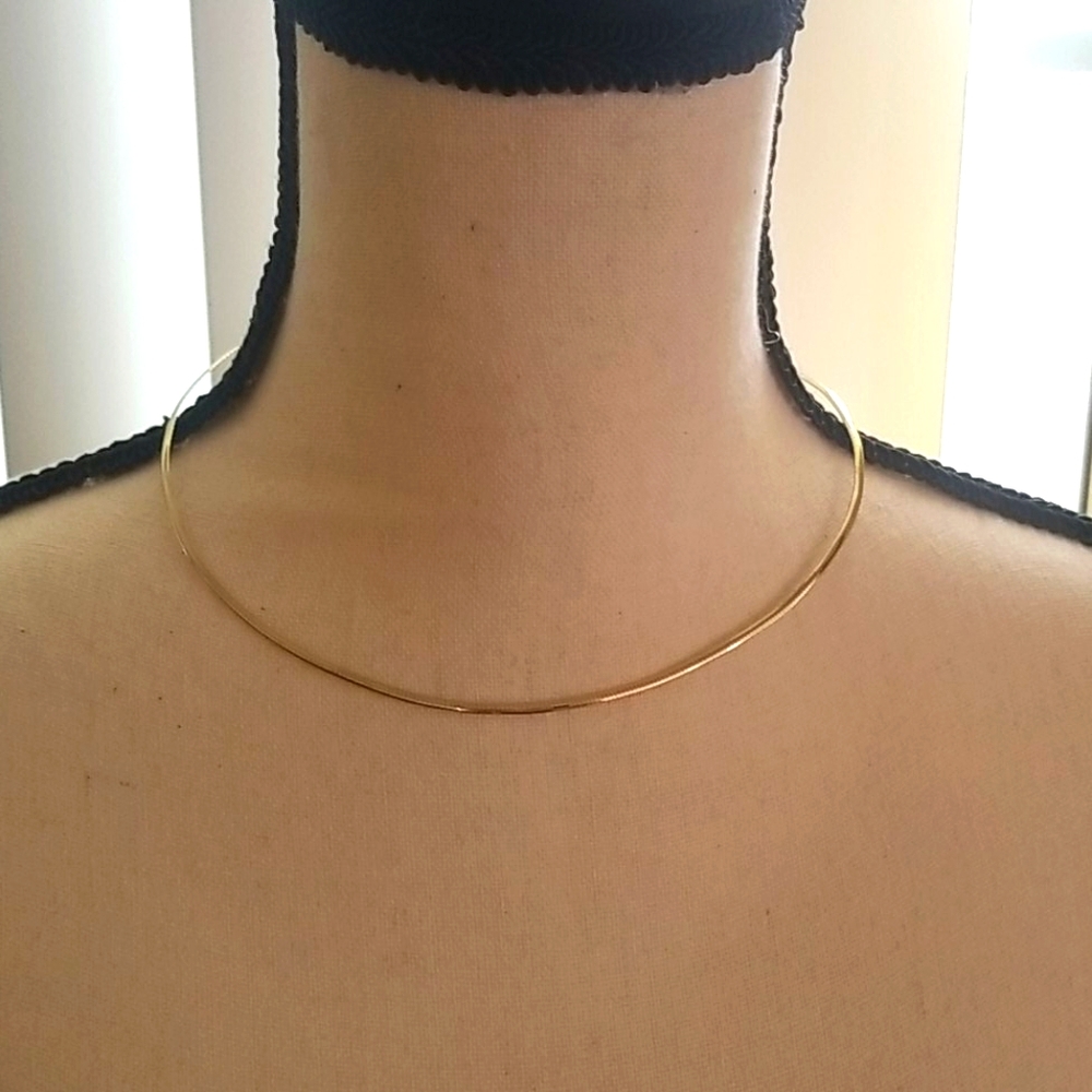 Omega two tone choker